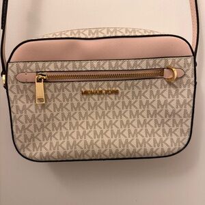“Michael Kors” PINK- Jet Set Large Logo Crossbody Bag- NWOT: New w/Out Tag w/COA